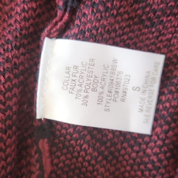 Brand New REBELLIOUS ONE OPEN FAUX FUR COLLAR SWEATER-S - Picture 4 of 4